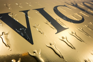 Cover Gold metallisch aus simsa MetalPaper Gold Standard mit Bedruckung und Hochprägung