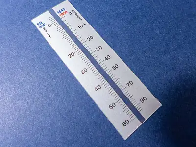 Meßskala aus transparentem Kunststoff mit Siebdruck Silber und Buntfarben, für Durchflußmessung (Einschub-Stanzteil)