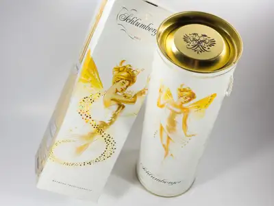 Champagne packaging with gold metallisation and hologram effect
