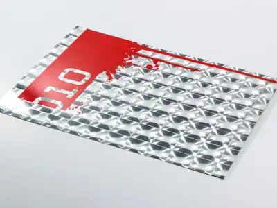 Katalogcover mit Silber metallisch Hologramm-Linseneffekt mit Tiefenwirkung und Spiegelbild, Text Siebdruck