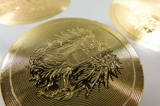 Sicherheitsaufkleber aus Papier in metallischer Goldoptik gegen Fälschungsversuche, kreisrund angestanzt