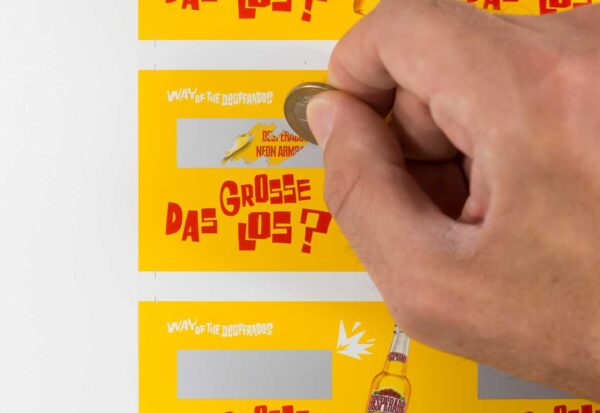 Rubbellos aus bedrucktem Papier mit Rubbelfeld in Farbe Silber