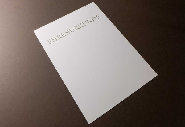 Urkundenvordruck mit Silber edelmetallisch in Serifenschrift
