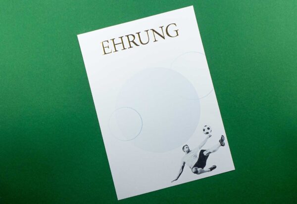 Ehrung Vordruck Fussball, Gold Reliefprägung, DIN A4